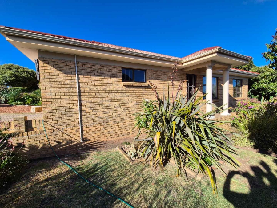 3 Bedroom Property for Sale in Heiderand Western Cape